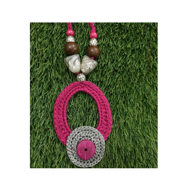 Crochet thread and beads neckpiece 